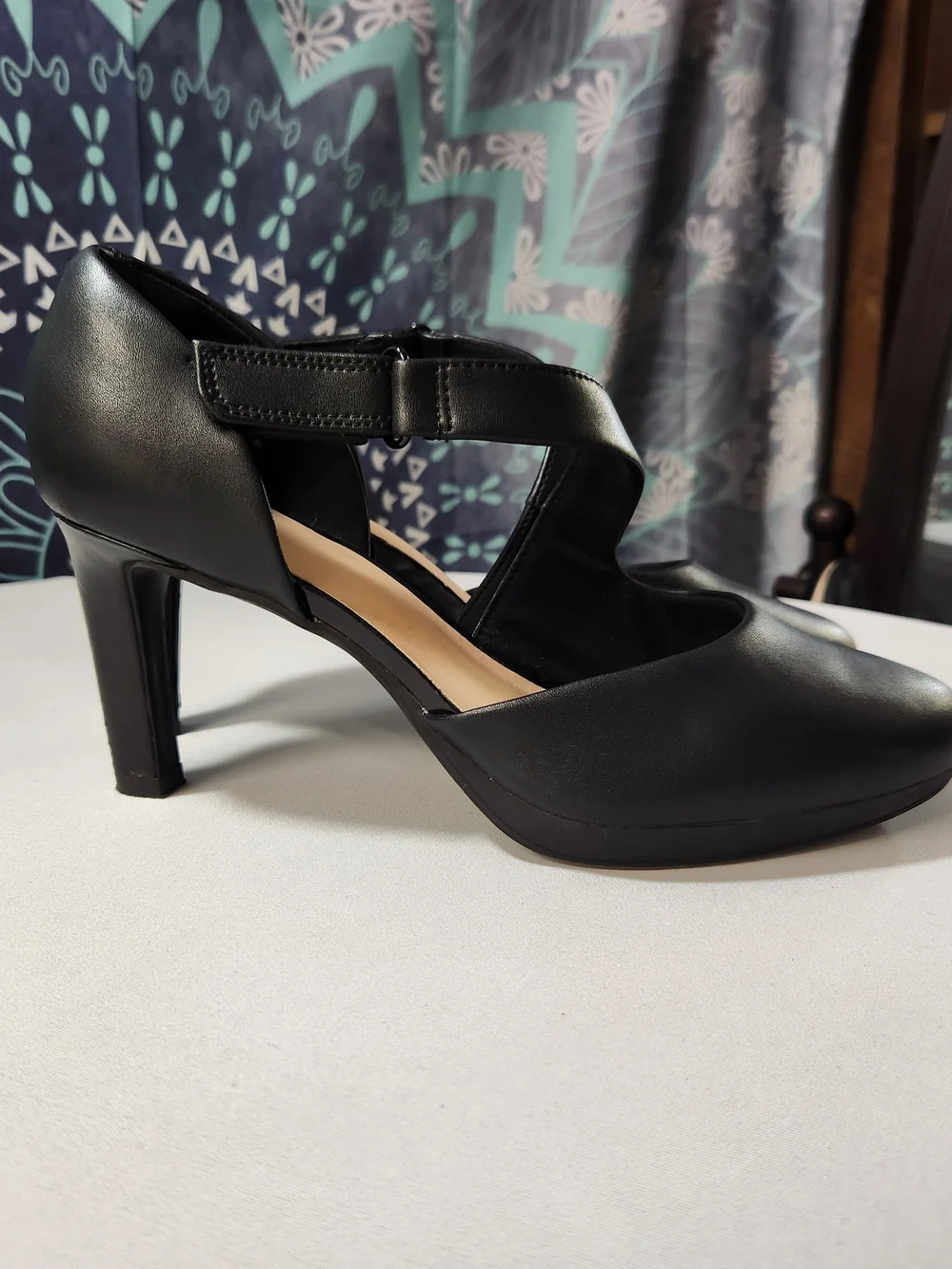 ⭐️Clarks Ambyr Glow Black Leather Platform Pump Heels Comfort Mary Jane Size 9